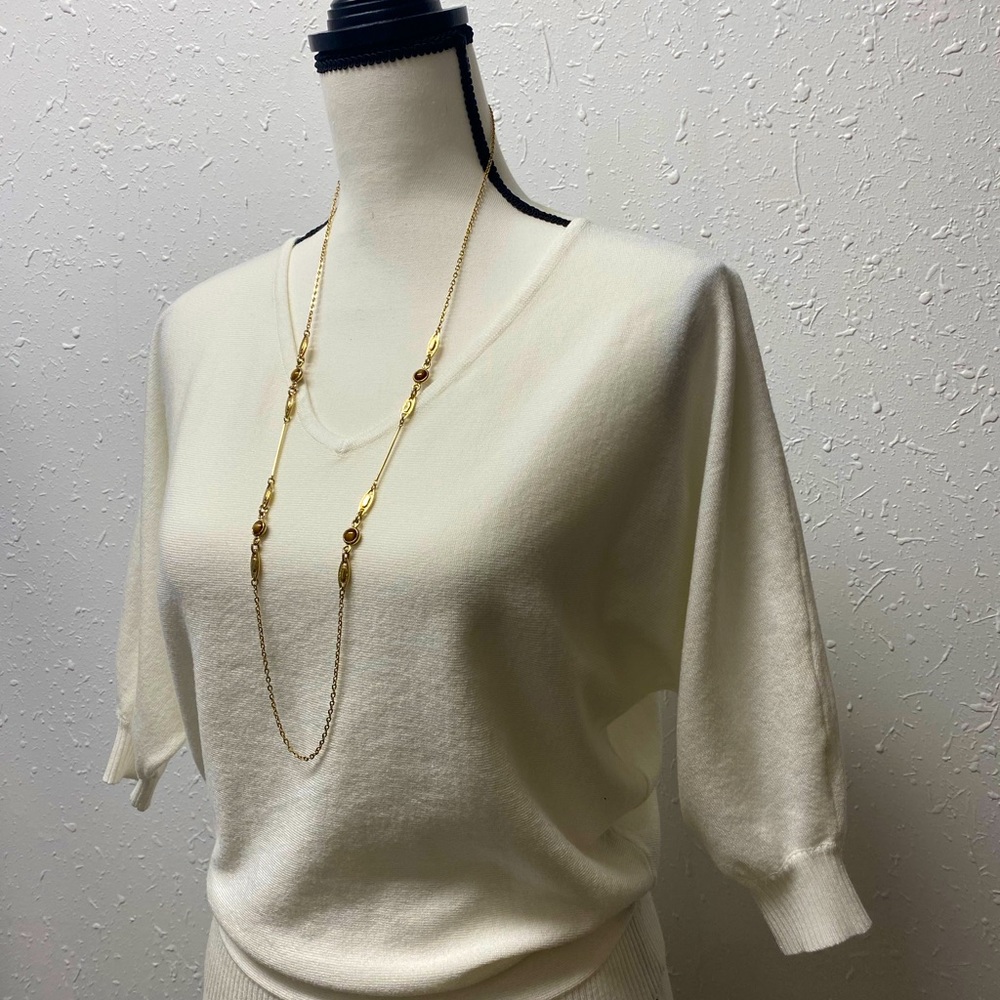 Elegant white v neck shirt